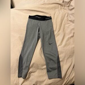 Nike Pro Women’s Size Medium Capri Leggings